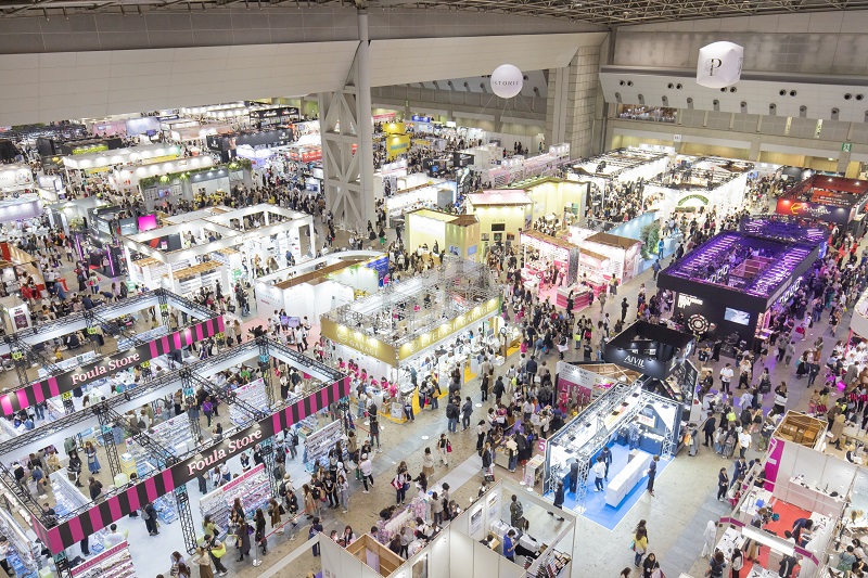 展示会ブースの躍動感を表現した抽象ビジュアル